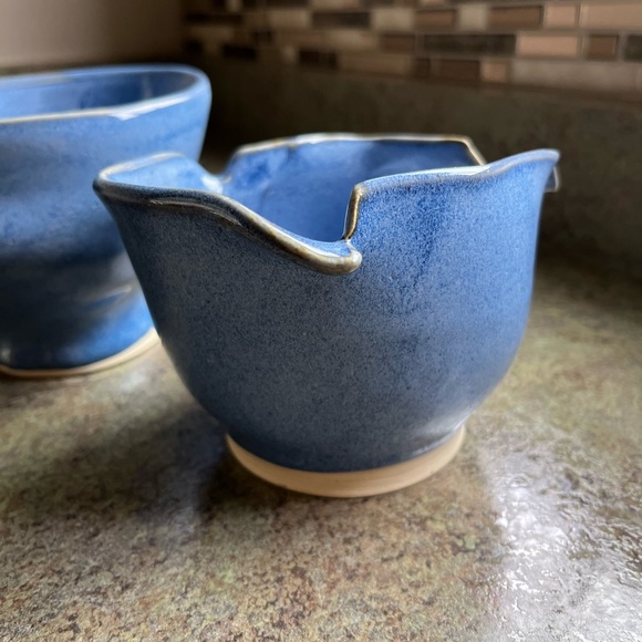 Pottery, 2 pieces.  Unique shapes, in Excellent condition! - Picture 5 of 10